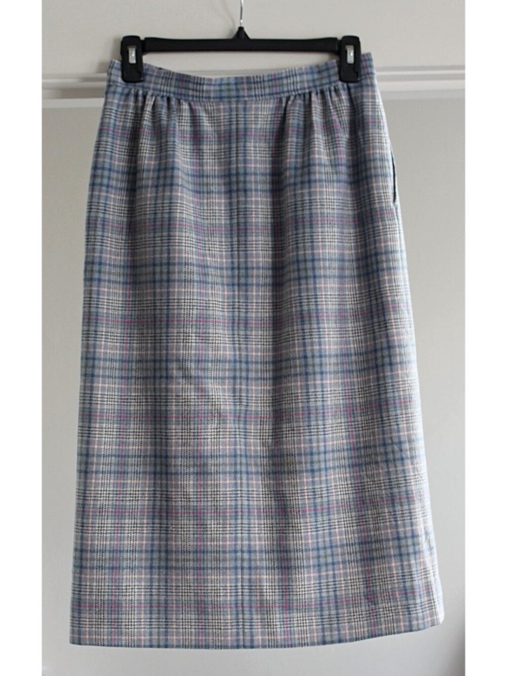 Pendleton Vintage 1970s - Made in Portland, Ore - Wool Plaid Knee Len Skirt, 10 - Picture 4 of 12